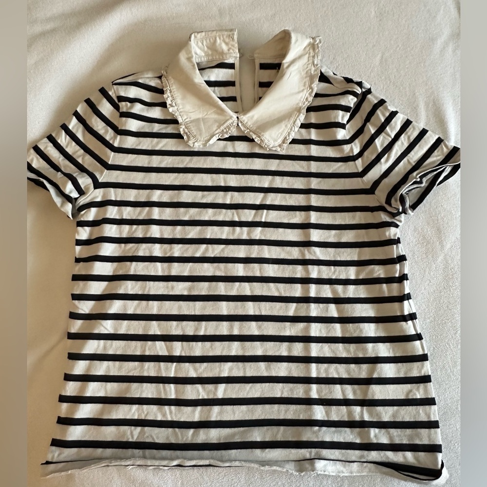 EUC KATE SPADE NEW YORK SHORT SLEEVED STRIPED TOP WITH RUFFLE COLLAR SIZE M
